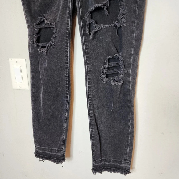 Madewell The Momjean in Raney Wash: Knee-Rip Edition. Size 25 - Picture 10 of 14